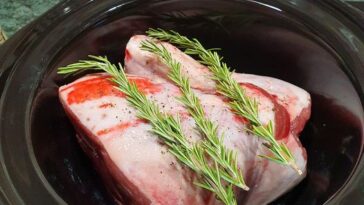 Slow Cooker roast lamb leg