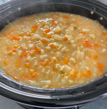 Slow Cooker Vegetable Soup