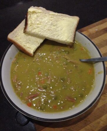 Slow Cooker Pea And Ham Soup