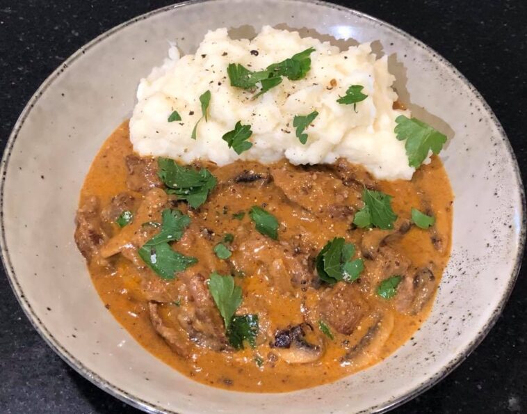 Slow Cooker Beef Stroganoff