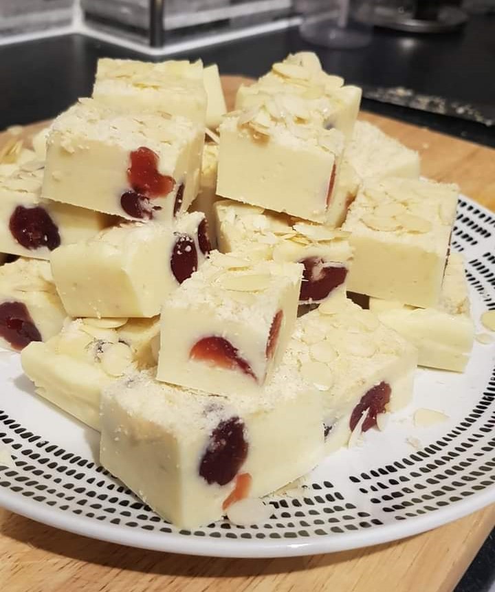 Slow Cooker Bakewell fudge