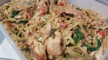 Creamy French Onion Chicken and Spinach Fettuccine