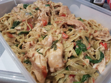 Creamy French Onion Chicken and Spinach Fettuccine