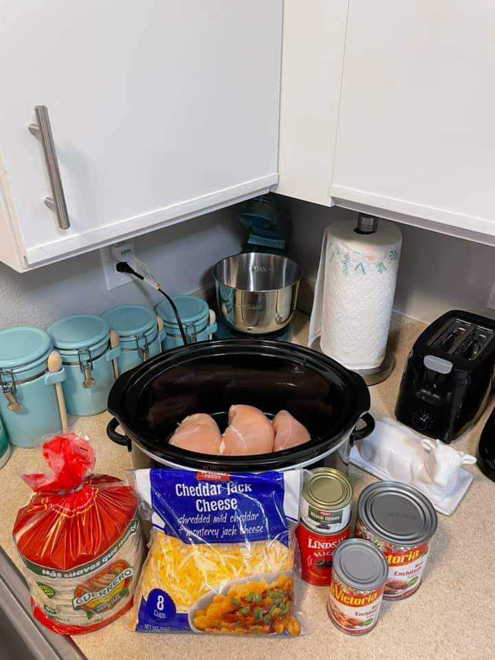 Crock pot chicken enchilada casserole