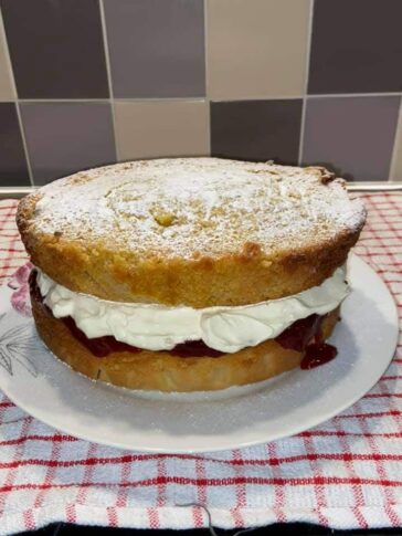Slow Cooker Victoria Sponge