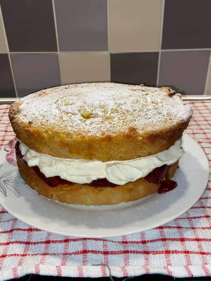 Slow Cooker Victoria Sponge
