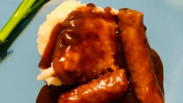 Sausages in Brown Onion Gravy