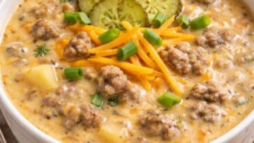 Amish Cheeseburger Soup in a Slow Cooker 5 Ingredients
