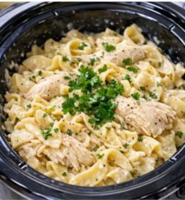 Amish Chicken and Noodles In Slow Cooker 5 Ing