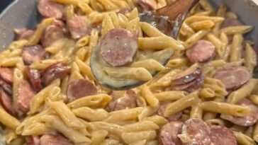 Crockpot Creamy Garlic and Herb Pasta with Sausage