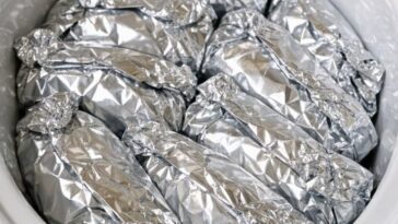 Slow Cooker Baked Apples Wrapped in Foil