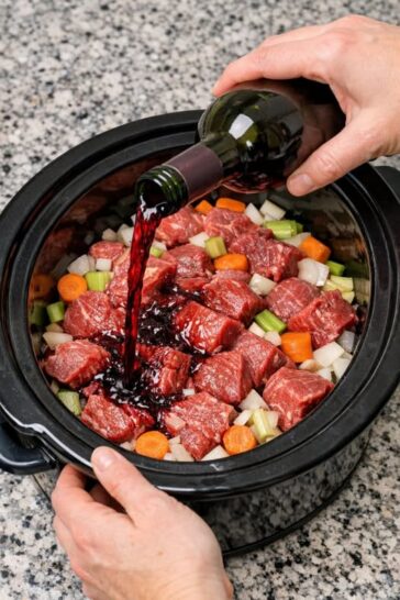 Slow Cooker Easter Beef Burgundy 5-Ingredient