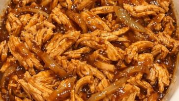 Aunt’s Secret Chicken In Slow Cooker 4-Ingredient