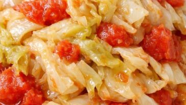 Cabbage and Tomatoes Slow Cooker 4-Ingredient