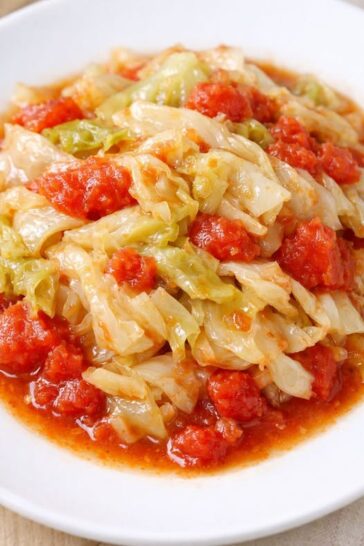 Cabbage and Tomatoes Slow Cooker 4-Ingredient
