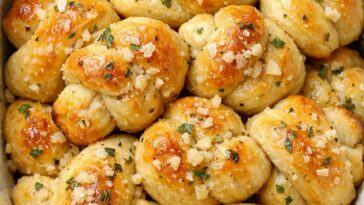 Garlic Knots Slow Cooker 4-Ingredient