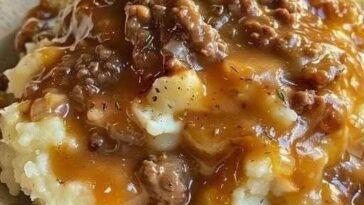 Ground Beef and Gravy Over Mashed Potatoes Yummy!