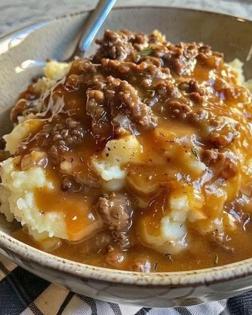 Ground Beef and Gravy Over Mashed Potatoes Yummy!