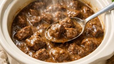 Smothered Beef Tips Slow Cooker