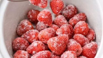 Vintage Strawberry Cobbler Slow Cooker 4-Ingredient