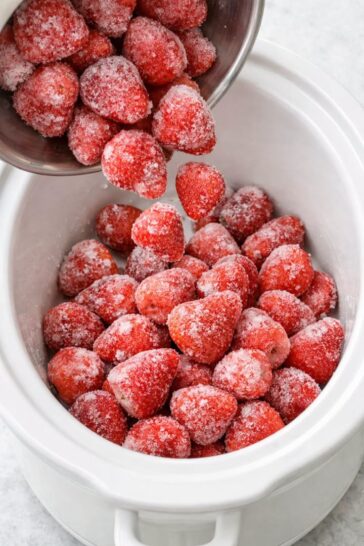 Vintage Strawberry Cobbler Slow Cooker 4-Ingredient