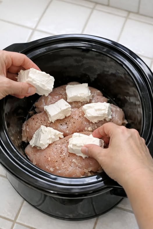 Creamy Bacon Ranch Chicken-Slow Cooker