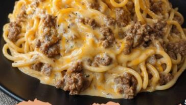 Garlic Butter Beef Spaghetti in Cheddar Cream Sauce 🧄🍝