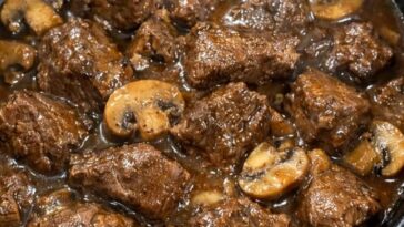 Mushroom Beef Tips Slow Cooker 4-Ingredient
