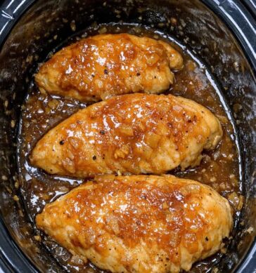 Amish Apricot Chicken 3-Ingredient In Slow Cooker