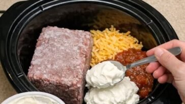 Slow Cooker Creamy Taco Beef Dip