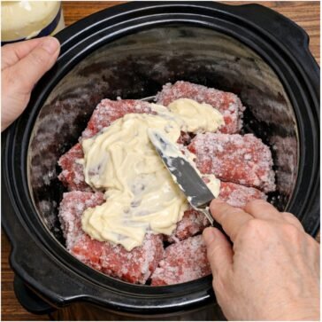 Slow Cooker Cube Steak with Easy Gravy