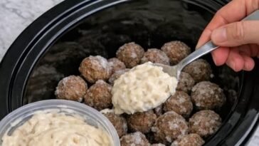 Slow Cooker French Onion Beef Meatballs (4 Ingredients)