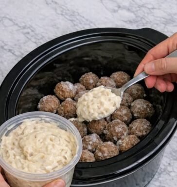 Slow Cooker French Onion Beef Meatballs (4 Ingredients)