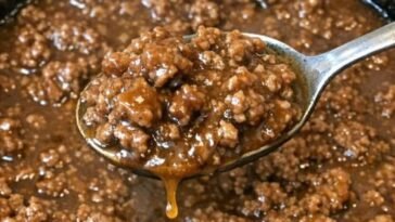 Skillet Beef and Onion Gravy