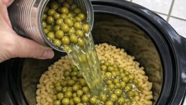 Slow Cooker Pea Mac and Cheese