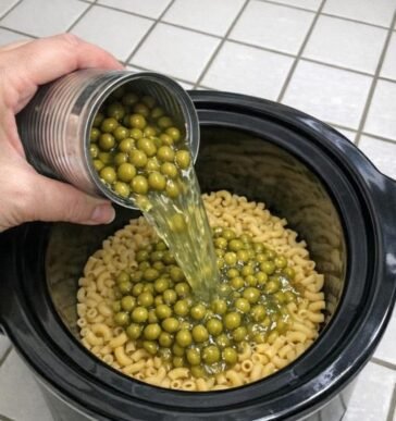 Slow Cooker Pea Mac and Cheese